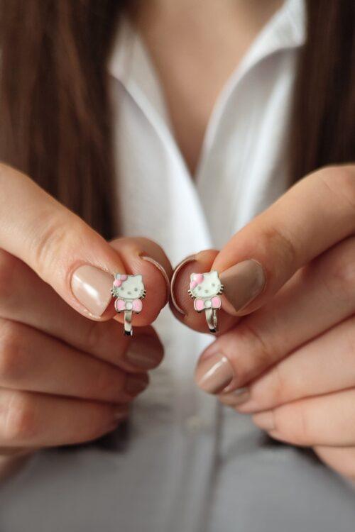 Kız Çocuk Hello Kitty Kedi Tasarım 925 Ayar Gümüş J Küpe - Görsel 1
