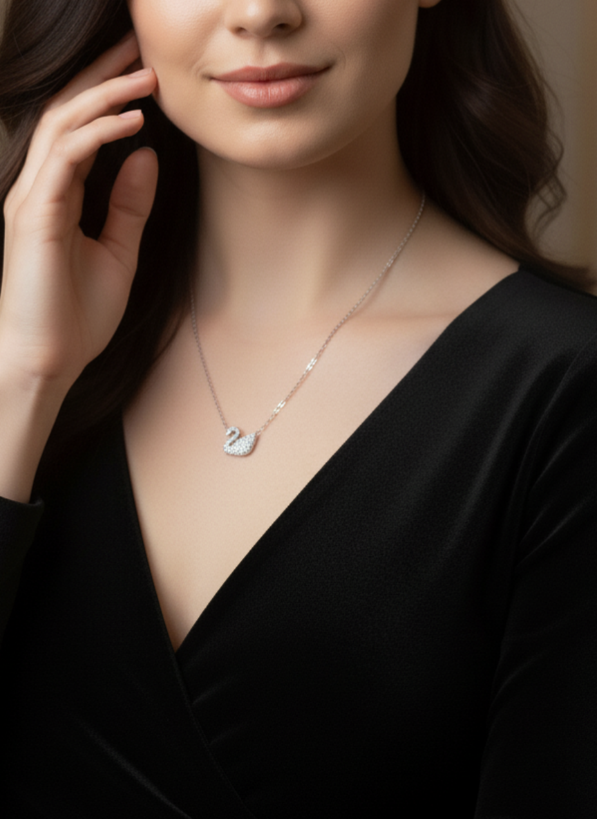 kugu-minimal-tasarim-925-ayar-gumus-kadin-kolye-2-png.png Kuğu Minimal Tasarım 925 Ayar Gümüş Kadın Kolye - Görsel 1