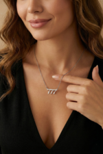 777 Yazılı 925 Ayar Gümüş Kadın Kolye - Görsel 5