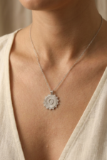 Harfli Plaka Kişiye Özel 925 Ayar Gümüş Kadın Kolye - Görsel 4