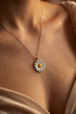 Kadın Papatya Tasarım Mineli 925 Ayar Gümüş Kolye - Görsel 2