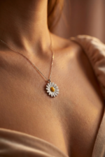 Kadın Papatya Tasarım Mineli 925 Ayar Gümüş Kolye