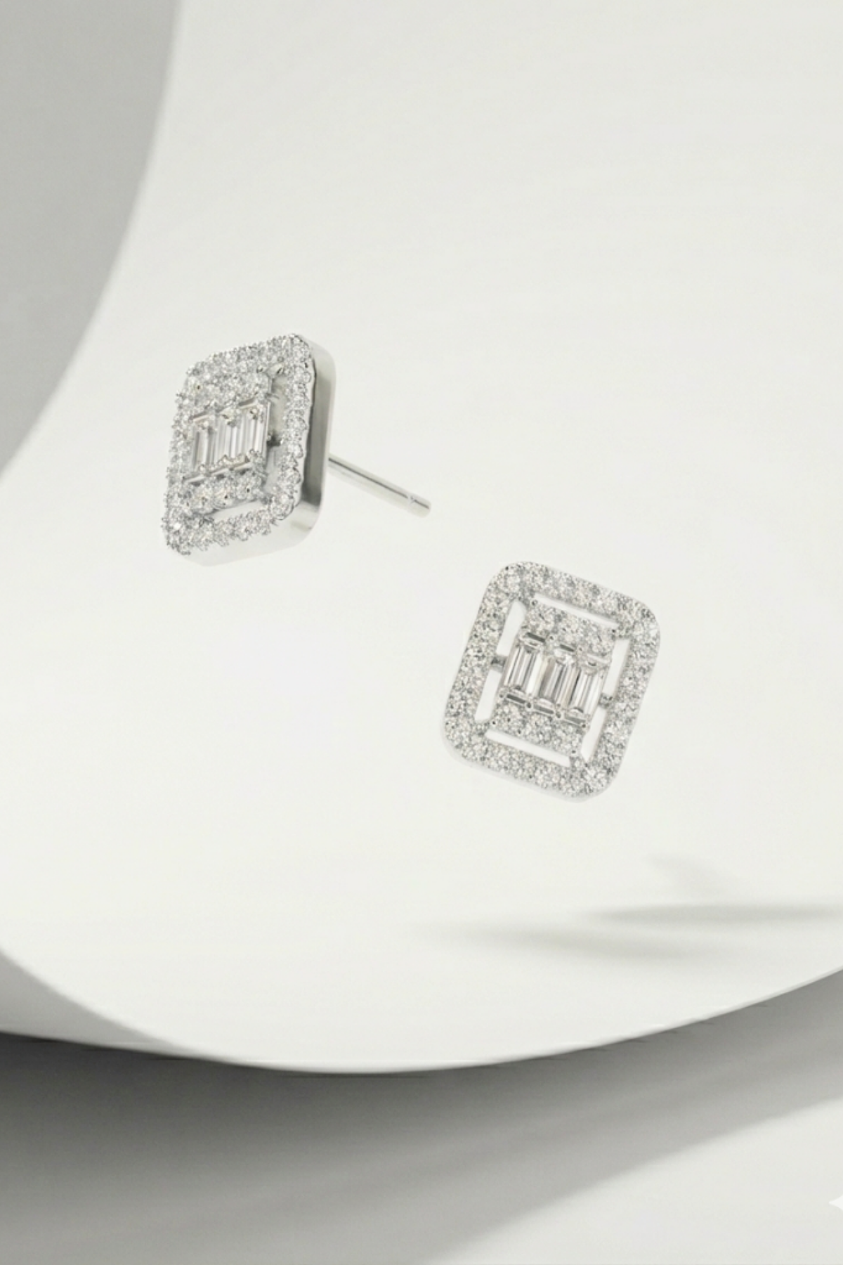 baget-tasli-925-ayar-gumus-kadin-kupe-1.png Baget Taşlı 925 Ayar Gümüş Kadın Küpe - Görsel 1