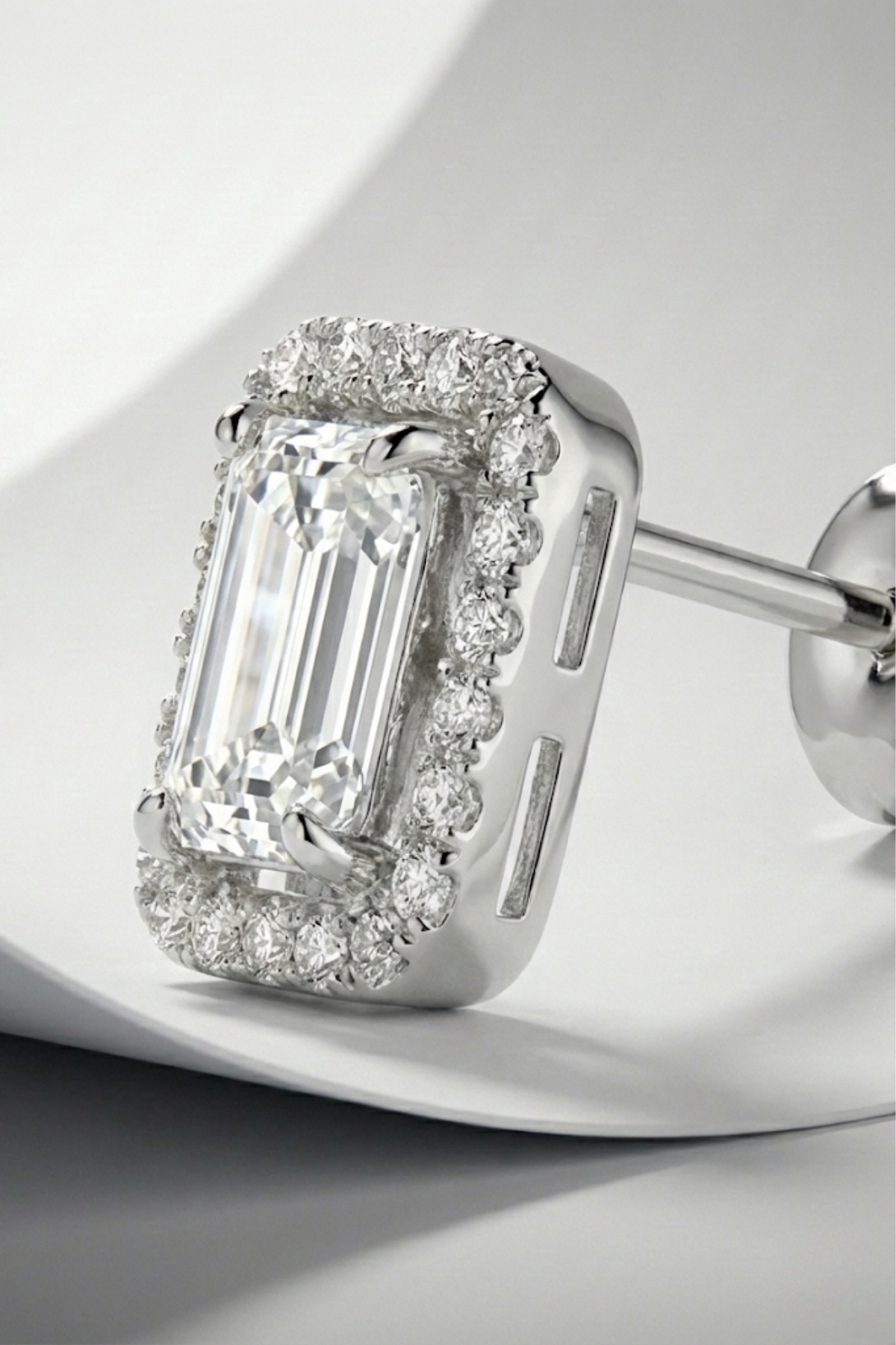 baget-tasli-925-ayar-gumus-kadin-kupe-11.png Baget Taşlı 925 Ayar Gümüş Kadın Küpe - Görsel 1