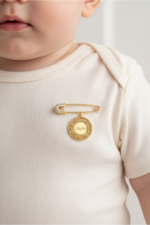 Bebek Yaka İğnesi Maşallah ve Nazar Ayeti Yazılı 925 Ayar Gümüş Antialerjik Kırmızı - Görsel 2