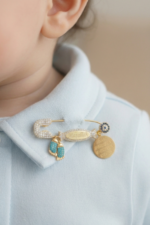 Bebek Yaka İğnesi Maşallah ve Nazar Ayeti Yazılı 925 Ayar Gümüş Antialerjik Mavi Şeker - Görsel 2