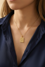 Harf işlemeli Kişiye Özel Plaka 925 Ayar Gümüş Kadın Kolye - Görsel 4