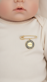 Bebek Yaka İğnesi Maşallah ve Nazar Ayeti Yazılı 925 Ayar Gümüş Antialerjik Mavi - Görsel 3