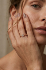 Burgu Bantlı Zirkon Taşlı Harf  925 Ayar Gümüş Minimal Kadın Yüzük - Görsel 3