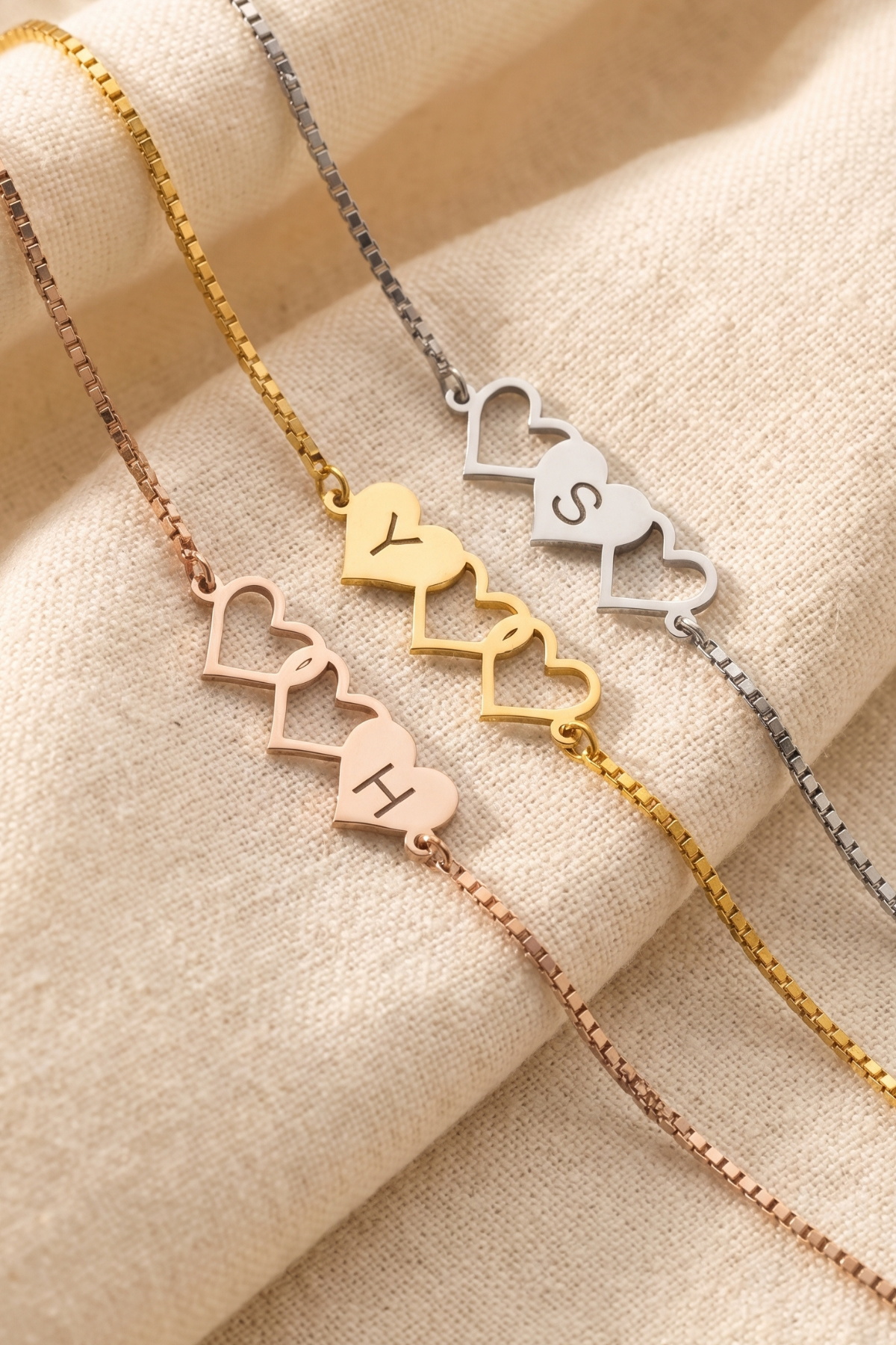 birbirine-gecmis-kalp-bileklik-kisisellestirilmis-harfli-minimalist-hediye-taki.png Birbirine Geçmiş Kalp Bileklik Kişiselleştirilmiş Harfli Minimalist Hediye Takı - Görsel 1