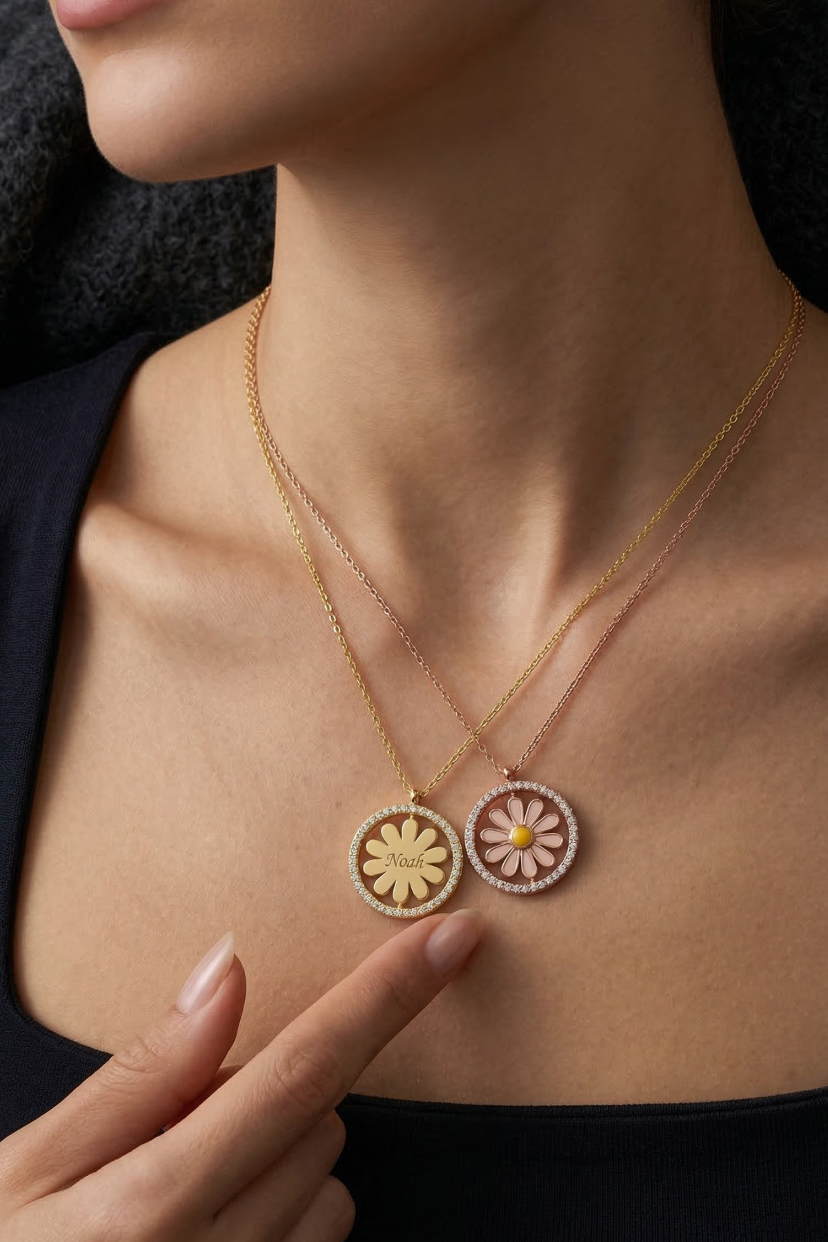 donen-papatya-kolye-kisiye-ozel-isimli-cicek-925-ayar-gumus-kadin-hediyesi-1-png.png Dönen Papatya Kolye Kişiye Özel İsimli Çiçek 925 Ayar Gümüş Kadın Hediyesi - Görsel 1