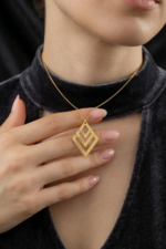 Kişiye Özel Katmanlı İsimli Geometrik Kare Kolye 925 Ayar Gümüş Kadın Hediyesi - Görsel 4