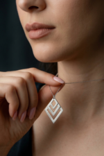 Kişiye Özel Katmanlı İsimli Geometrik Kare Kolye 925 Ayar Gümüş Kadın Hediyesi - Görsel 3