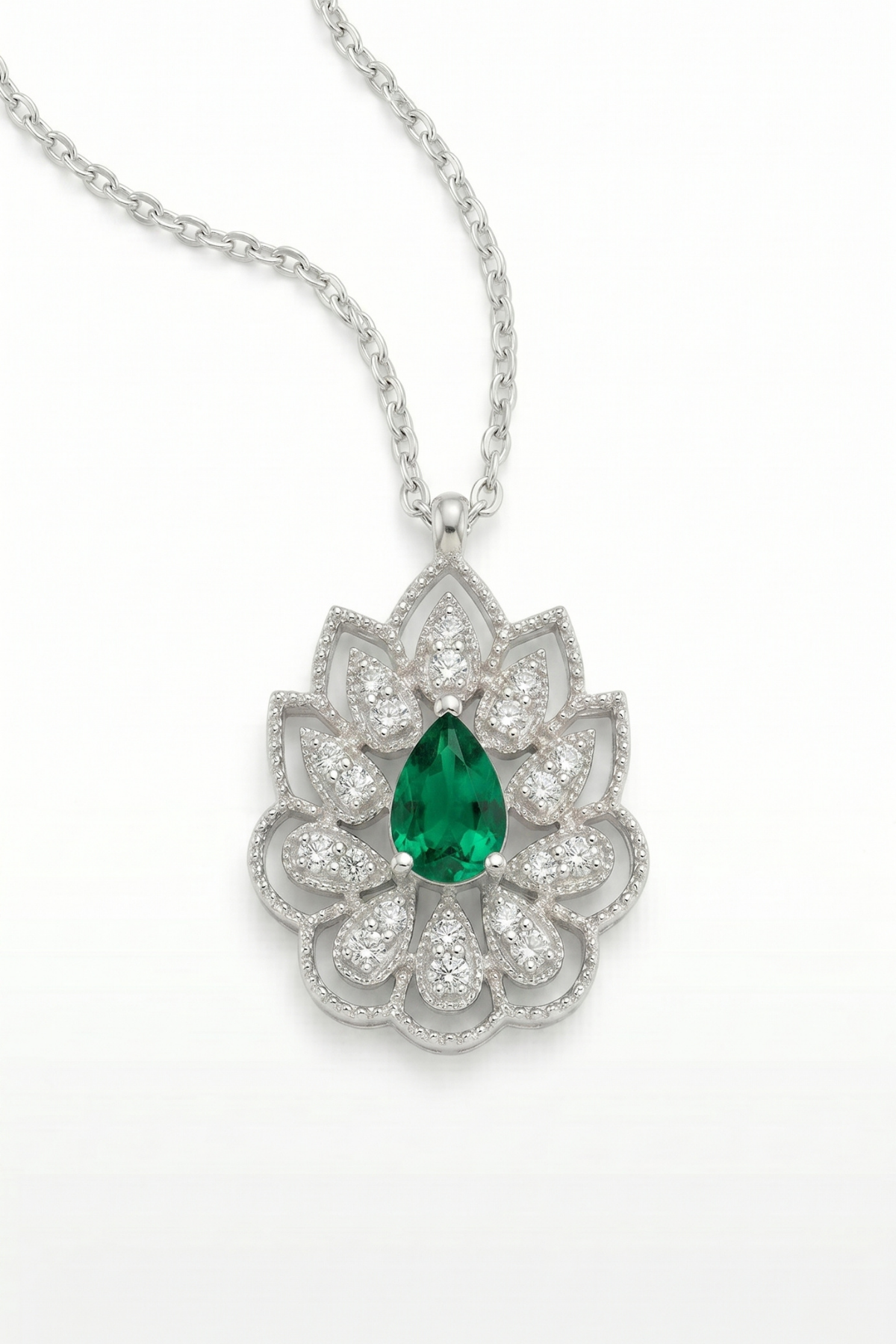 lotus-cicegi-damla-tasli-925-ayar-gumus-kadin-hediye-kolye-yesil-png.png Lotus Çiçeği Damla Taşlı 925 Ayar Gümüş Kadın Hediye Kolye 01732 - Görsel 1